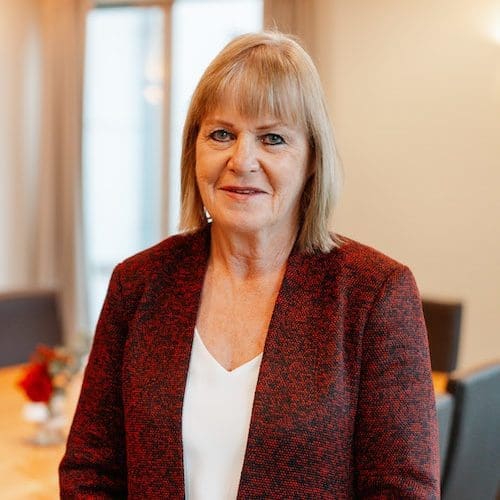 Yvonne Simes